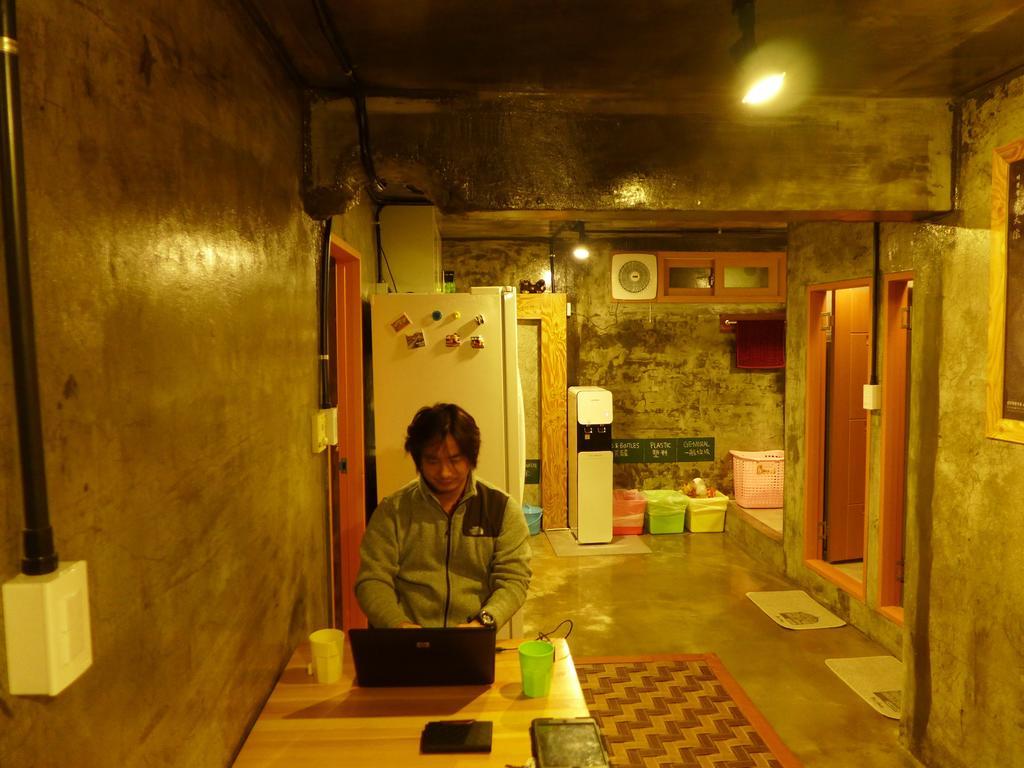 Bong Backpackers Vandrehjem Seoul Værelse billede