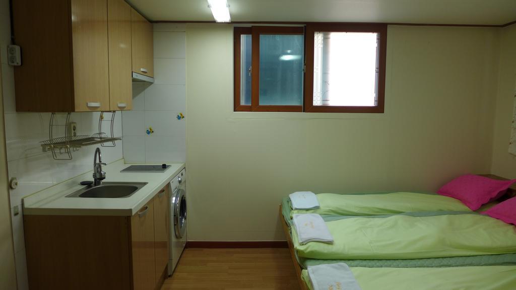 Bong Backpackers Vandrehjem Seoul Værelse billede